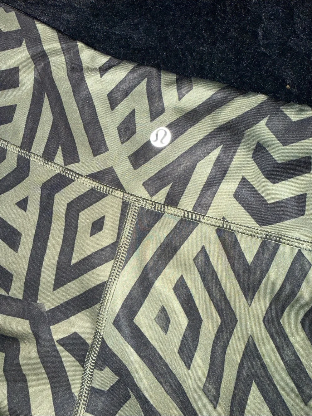 Lululemon Wunder Under Pant — Chevron Shuffle Fatigue Green / Black (Size 6)